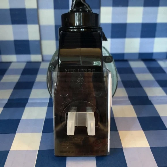 RETIRED Bath & Bodywork’s Black Crow Pumpkin Wallflower Plug In 2022 Collection - Picture 5 of 7